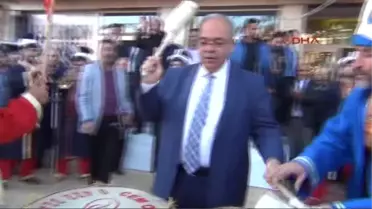 Adıyaman Başkan Kutlu, Tokmakla 'Kös'e Vurdu