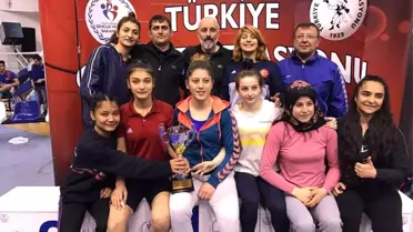 Başarılı Bayan Güreşçiler Tekirdağ'a Döndü
