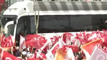 Başbakan Yıldırım: 'Bunların Yalanlarını Yan Yana Koy 350 Km Yolu Geçer'