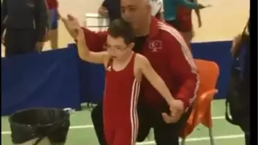 Down Sendromlu Güreş Hastası Fatih Yaptığı Hareketlerle Hayran Bıraktı