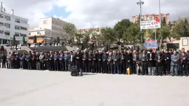 İdlib'te Ölenler İçin Gıyabi Cenaze Namazı Kılındı