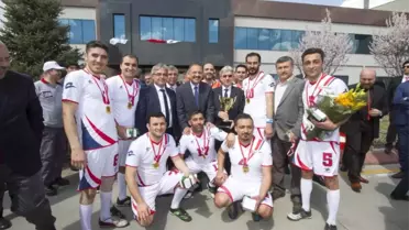 Şampiyon Boytaş'ın Kupası Bakan Özhaseki'den
