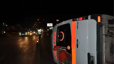 Tarsus'ta Ambulans ile Otomobil Çarpıştı: 4 Yaralı