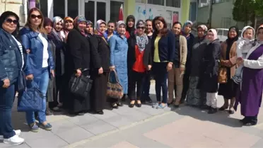 Ak Partili Kadınlardan Selendi'de 16 Nisan Çalışması
