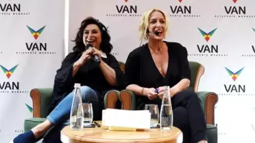 Saba Tümer ve Nilgün Belgün Van'da Hayranıyla Buluştu