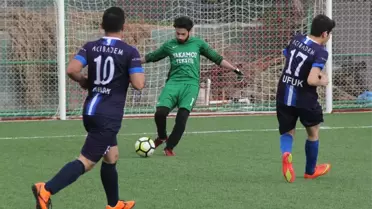 Kadın Teknik Direktöre Sahada Doğum Günü Sürprizi