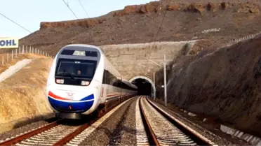 TCDD'den 'Kimyasal' Açıklaması: Demiryolu'na 10 Metreden Fazla Yaklaşmayın