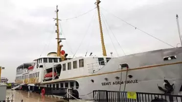 Yüzen Mağazanın Satış Yapmasına İBB Zabıta Ekipleri İzin Vermedi