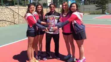 İzmir Ekonomi Üniversitesi Kız Tenis Takımı 1. Lig'de