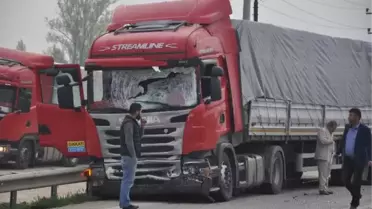 İnegöl'de Servis Aracına Tır Çarptı; 15 Yaralı