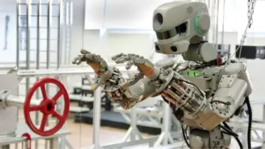 Rus Robotu FEDOR İki Eliyle Silah Kullanabiliyor