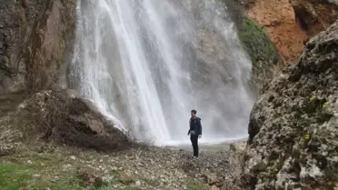 Beytüşşebap'ta Aşırı Yağmur Sonrasında Dev Şelaleler Oluştu