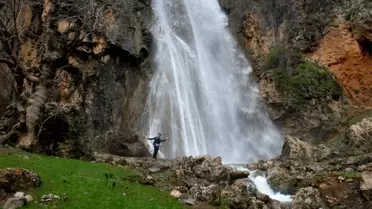 Sağanak Sonrası Dev Şelaleler Oluştu