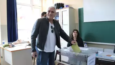 Ünlü İsimler Referandum İçin Sandık Başında