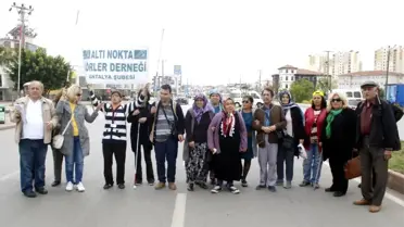 Görme Engelli Vatandaşlar, Arkadaşlarının Öldüğü Yolu Trafiğe Kapattı