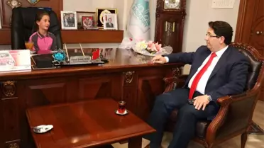 Başkan Yazgı Koltuğunu Öğrencilere Bıraktı