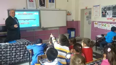 Dumlupınar ve Altıntaş'ta 900 Öğrenciye Trafik Eğitimi