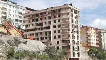 Gaziosmanpaşa'da Depreme Dayanıksız 2 Bina Yıkıldı