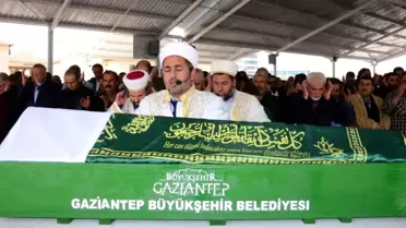 Kazada Ölen Baba, İki Çocuğu ve Annesi Yan Yana Defnedildi