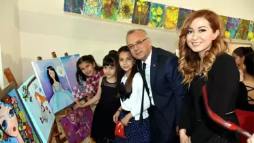 Minik Ressamlardan 23 Nisan'a Özel Sergi