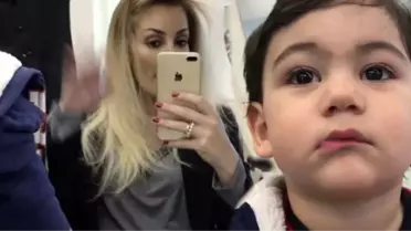 Petek Dinçöz'ün Oğlu, Saçına Fön Çektiren Annesini Meraklı Gözlerle İzledi