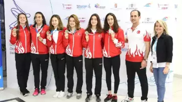 Çevre Koleji 6x50 M Serbest Bayrak Yarışında Dünya Birincisi Oldu