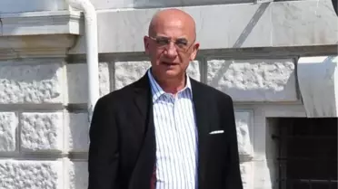 Emekliden Fransız Konsolosluğu'na Siyah Çelenk