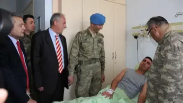 Hakkari'de Tedavi Gören Askerlere Geçmiş Olsun Ziyareti