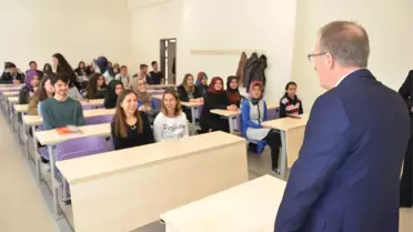 Rektör Uzun Öğrenci ve Akademisyenlerle Bir Araya Geldi