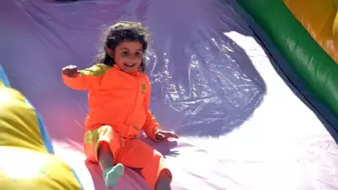 Eruhlu Çocuklar İlk Kez Kaydırağa Bindi