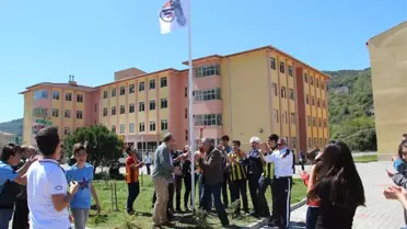 4 Büyüklerin Taraftarları Birlikte Beşiktaş Bayrağını Göndere Çekti