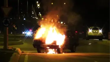 Otomobil Yolun Ortasında Yandı