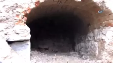 Rus General'in Tabutunun Bulunduğu Alanda Askeri Bot ve Elbiseler ile Gömülü İskeletlere Rastlandı