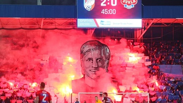 Çekya Takımı, Türkiye'de Hayatını Kaybeden Rajtoral İçin Pankart Açtı