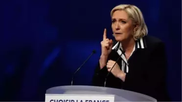 Fransız Avukatlar Le Pen'e Karşı Birleşti