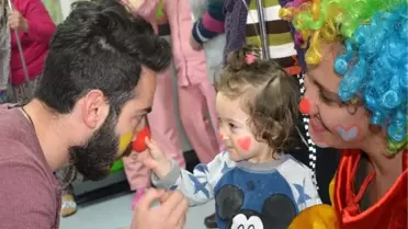 Hasta Çocukların Yüzünü Güldürdüler