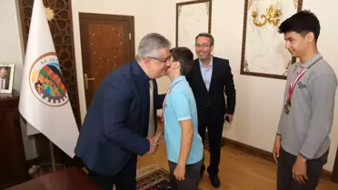 Öğrencilerin Aksaray Valisi Pekmez'i Ziyareti