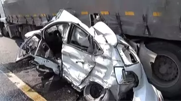TIR'ın Altına Alıp 50 Metre Sürüklediği Araçtan 2 Kişi Sağ Kurtuldu