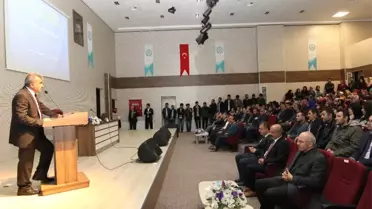 Bitlis'te 'Ortadoğu Denkleminde Türkiye'nin Yol Haritası' Konferansı