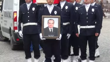 5 Yakınını Öldürüp İntihar Eden Denizhan'ı Sevgilisi Son Yolculuğuna Uğurladı (2)