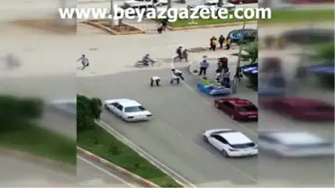 Adana'da Kırmızı Işıkta Uzun Eşek Oyunu