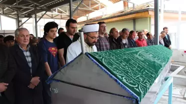 Sınıfta Arkadaşı Tarafından Öldürülen Genç Kız Toprağa Verildi