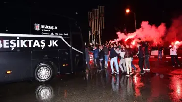 Beşiktaşlı Taraftarlar Takımı Karşıladı