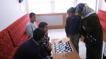 Başkan Duruay'ın Eşi Hatice Duruay, Okul ve Kur'an Kurslarını Ziyaret Etti.