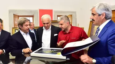Deryada Hüsni Hat' Sergisi Beyoğlu'nda Sanatseverlerle Buluştu