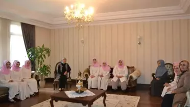 Umre Yolcusu Çocuklardan Nilgün Azizoğlu'na Ziyaret