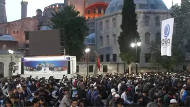 Ayasofya Meydanı'nda Sabah Namazı