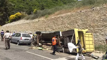 Güncelleme 2 - Muğla'da Yolcu Midibüsü Uçuruma Yuvarlandı
