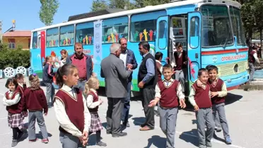 Kütüphanesiz Beldeye 'Otobüs Kütüphane'