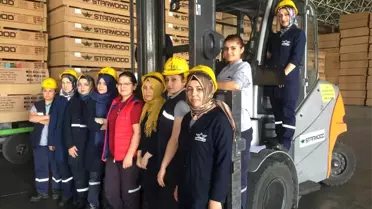 Forklift Operatörü Kadınlar Erkeklere Taş Çıkartıyor